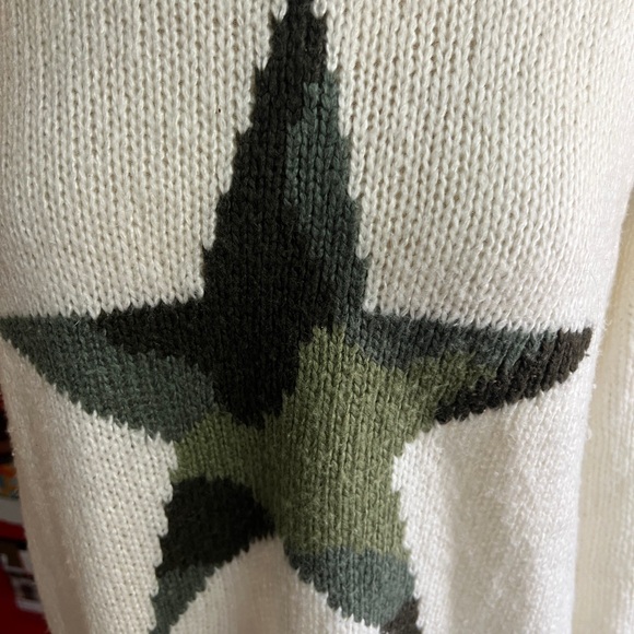 Wooden Ships M/L cream camo star crew neck sweater - Picture 3 of 5